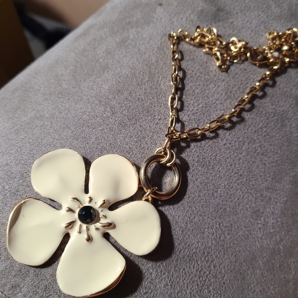 Gold toned and Cream Floral Necklace